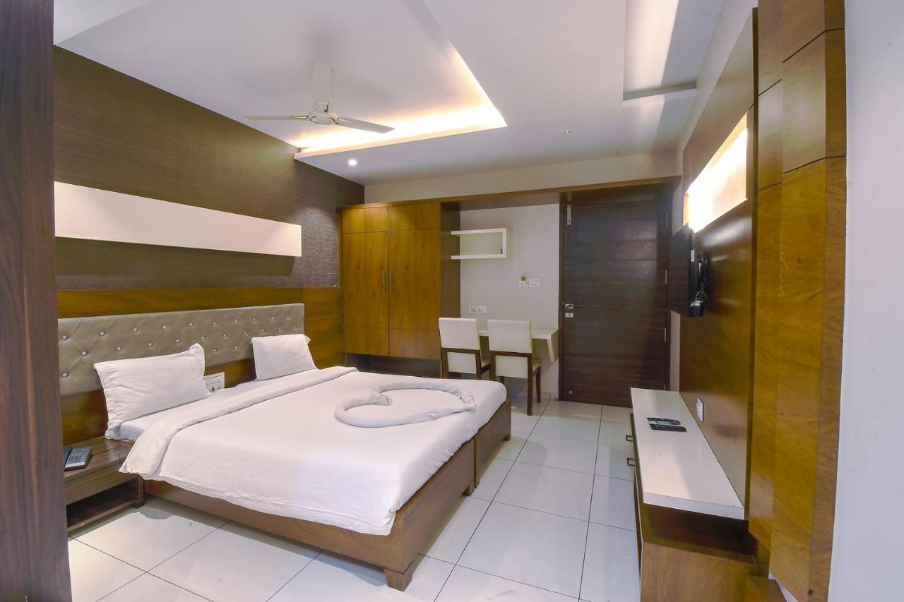 Hotel Ravikiran Kolhápur Kültér fotó